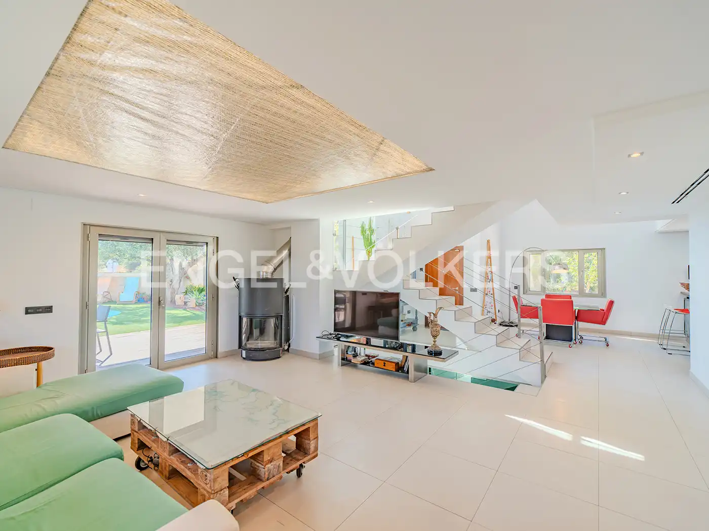 Sala d'estar de Casa o xalet en venda en Alicante / Alacant amb Aire condicionat, Calefacció i Jardí privat