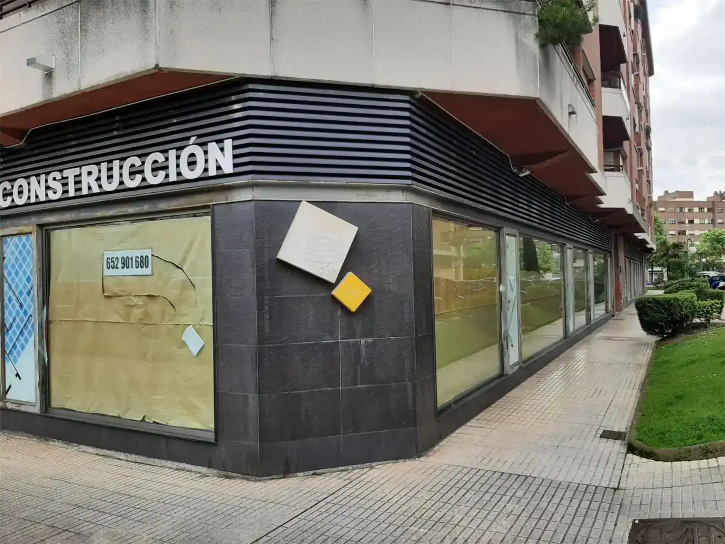 Local de lloguer en Oviedo  amb Aire condicionat