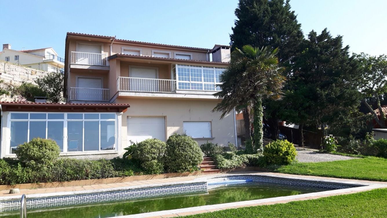 Vista exterior de Casa o xalet en venda en Vigo  amb Jardí privat, Parquet i Piscina
