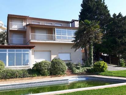 Vista exterior de Casa o xalet en venda en Vigo  amb Jardí privat, Parquet i Piscina