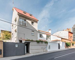 Vista exterior de Casa o xalet en venda en  Madrid Capital amb Aire condicionat, Terrassa i Balcó