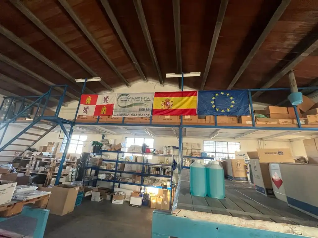 Nave industrial en venta en Nava de la Asunción