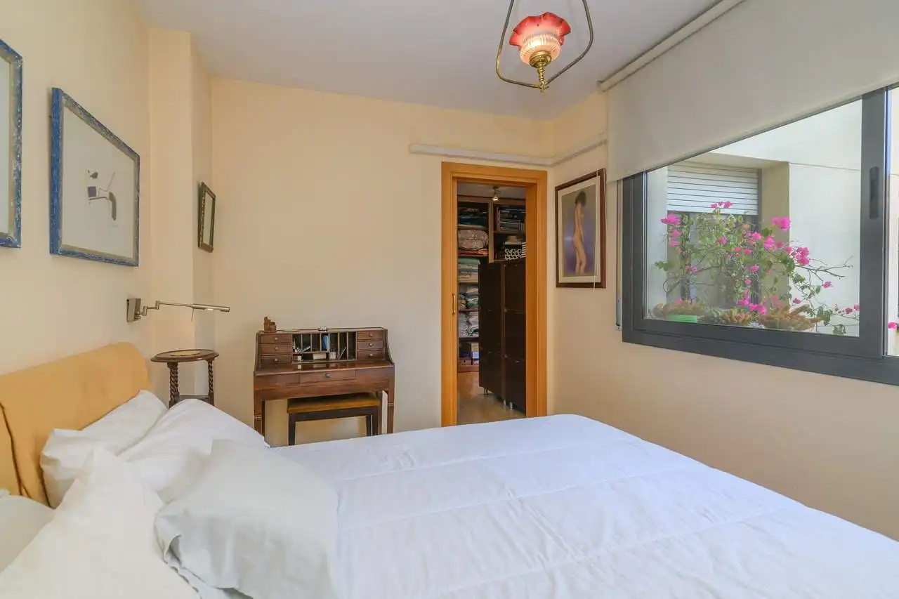 Schlafzimmer von Maisonette zum Verkauf in Barcelona mit Klimaanlage, Heizung und Parkett