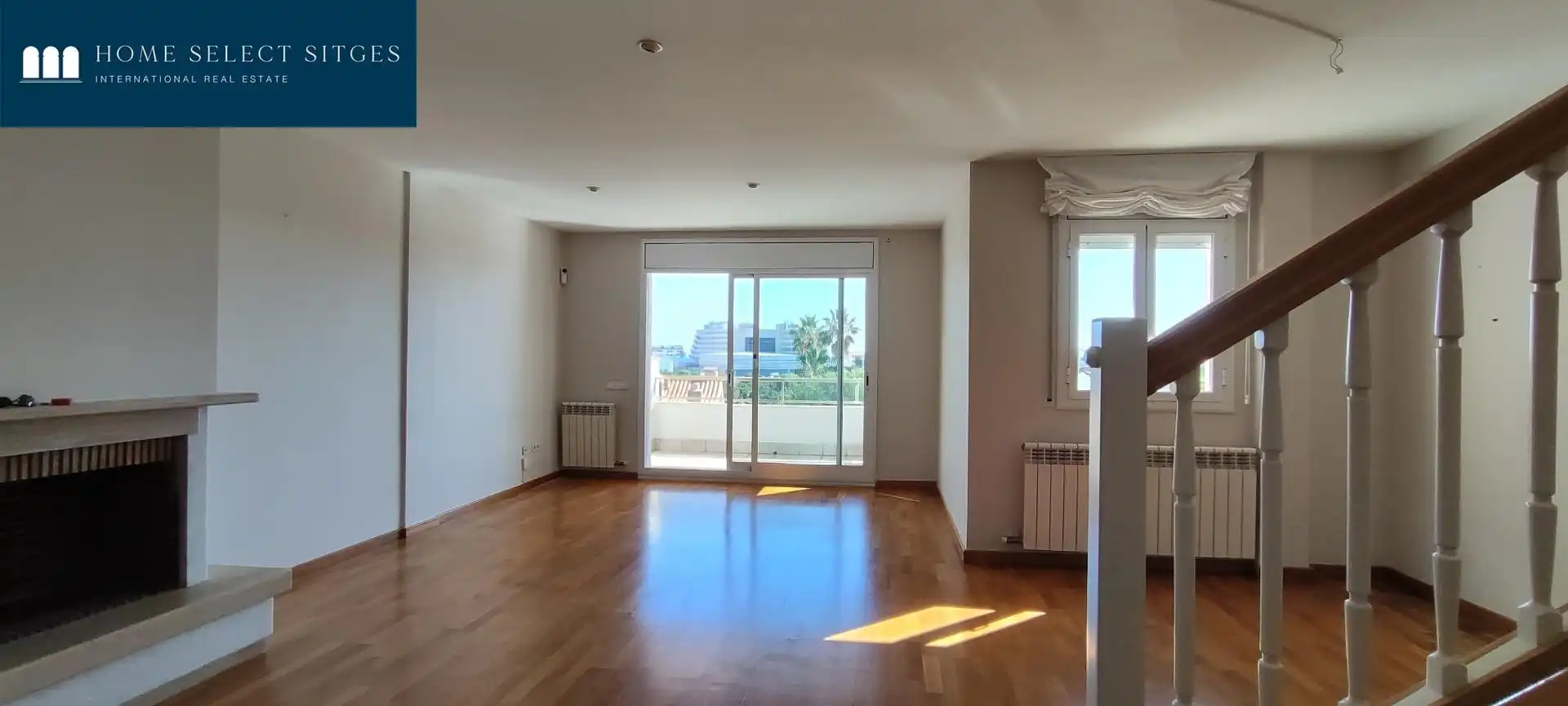Wohnzimmer von Einfamilien-Reihenhaus zum Verkauf in Sitges mit Klimaanlage, Heizung und Parkett