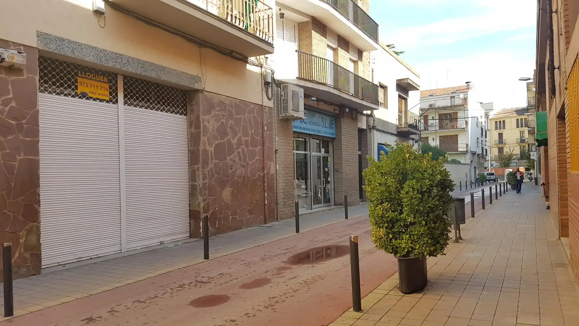 Locale commerciale in affitto a Joan Burniol 6