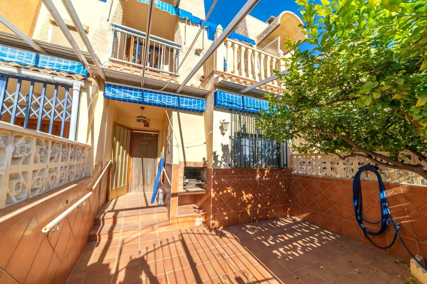 Vista exterior de Casa o chalet en venta en San Pedro del Pinatar con Aire acondicionado, Jardín privado y Terraza
