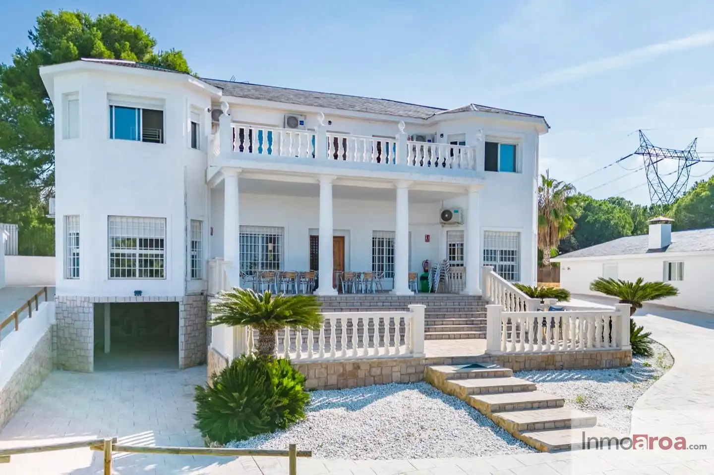 Vista exterior de Casa o xalet de lloguer en Bétera amb Aire condicionat, Calefacció i Jardí privat