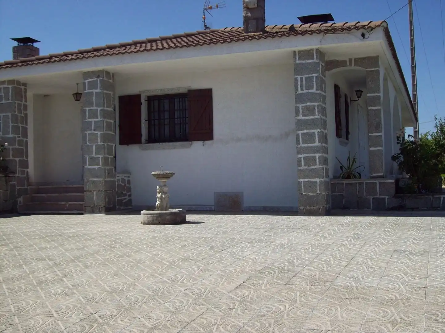 Vista exterior de Casa o chalet en venta en Carbajosa de la Sagrada con Calefacción, Jardín privado y Parquet