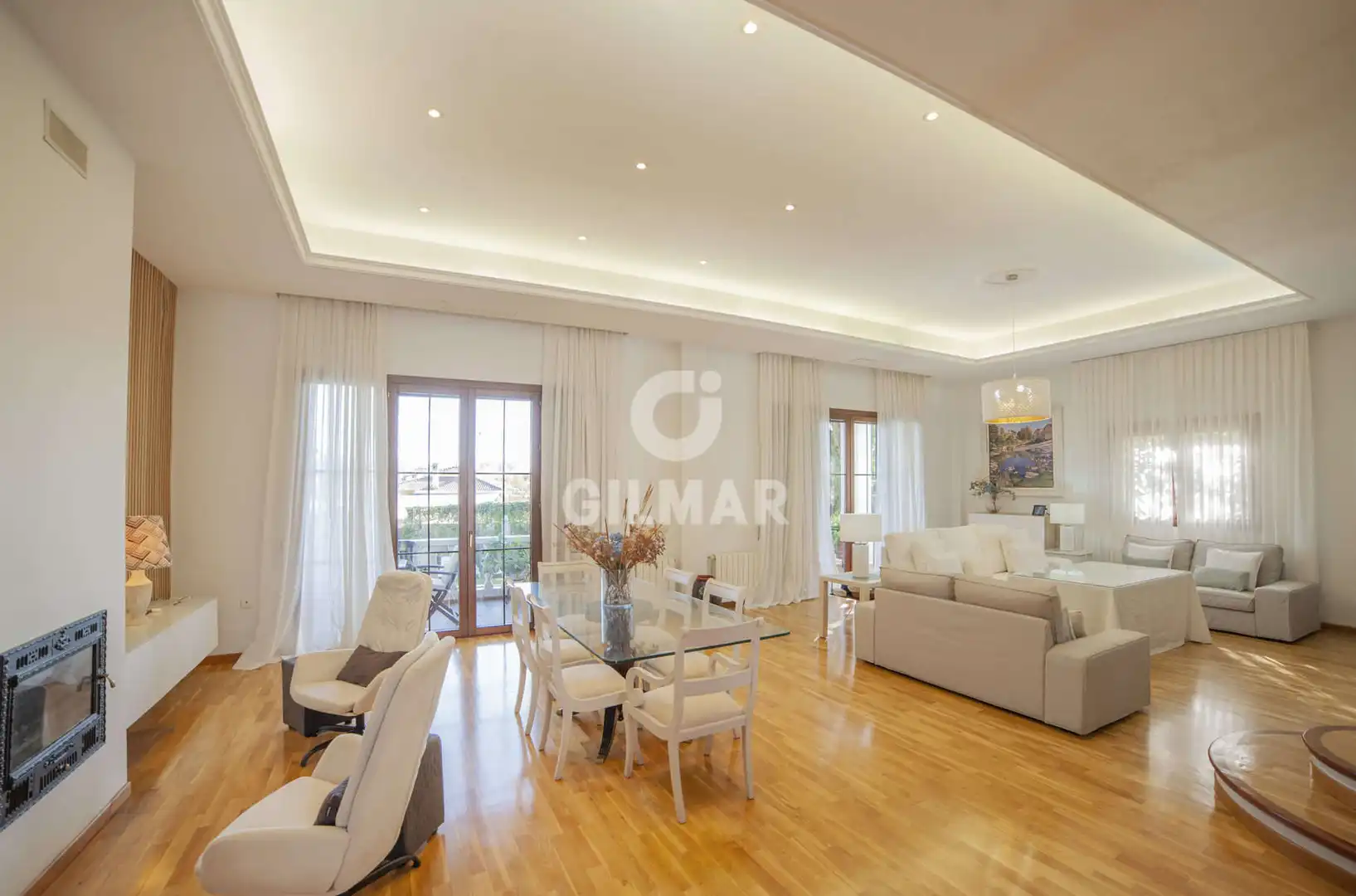 Sala d'estar de Casa o xalet en venda en Alcalá de Guadaira amb Calefacció, Jardí privat i Piscina