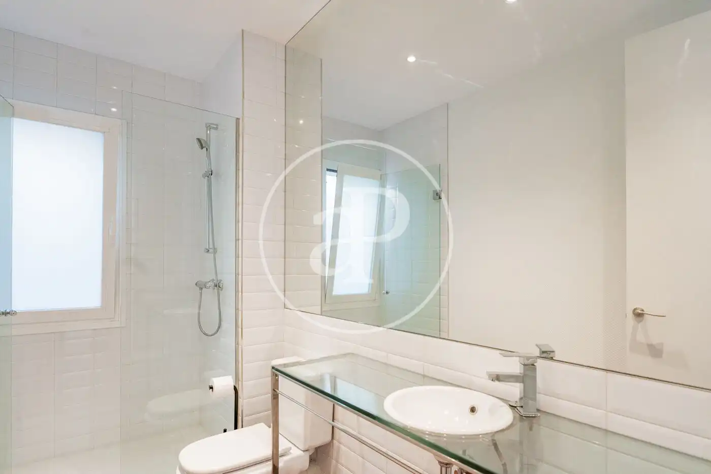 Badezimmer von Dachboden zur Miete in Madrid mit Klimaanlage, Heizung und Terrasse