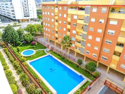 Piscina de Pis en venda en Málaga amb Aire condicionat, Calefacció i Terrassa