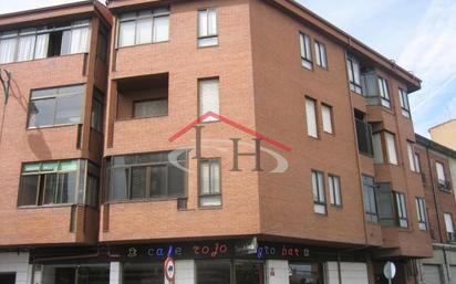 Exterior view of Flat for sale in León Capital   with Heating, Terrace and Storage room