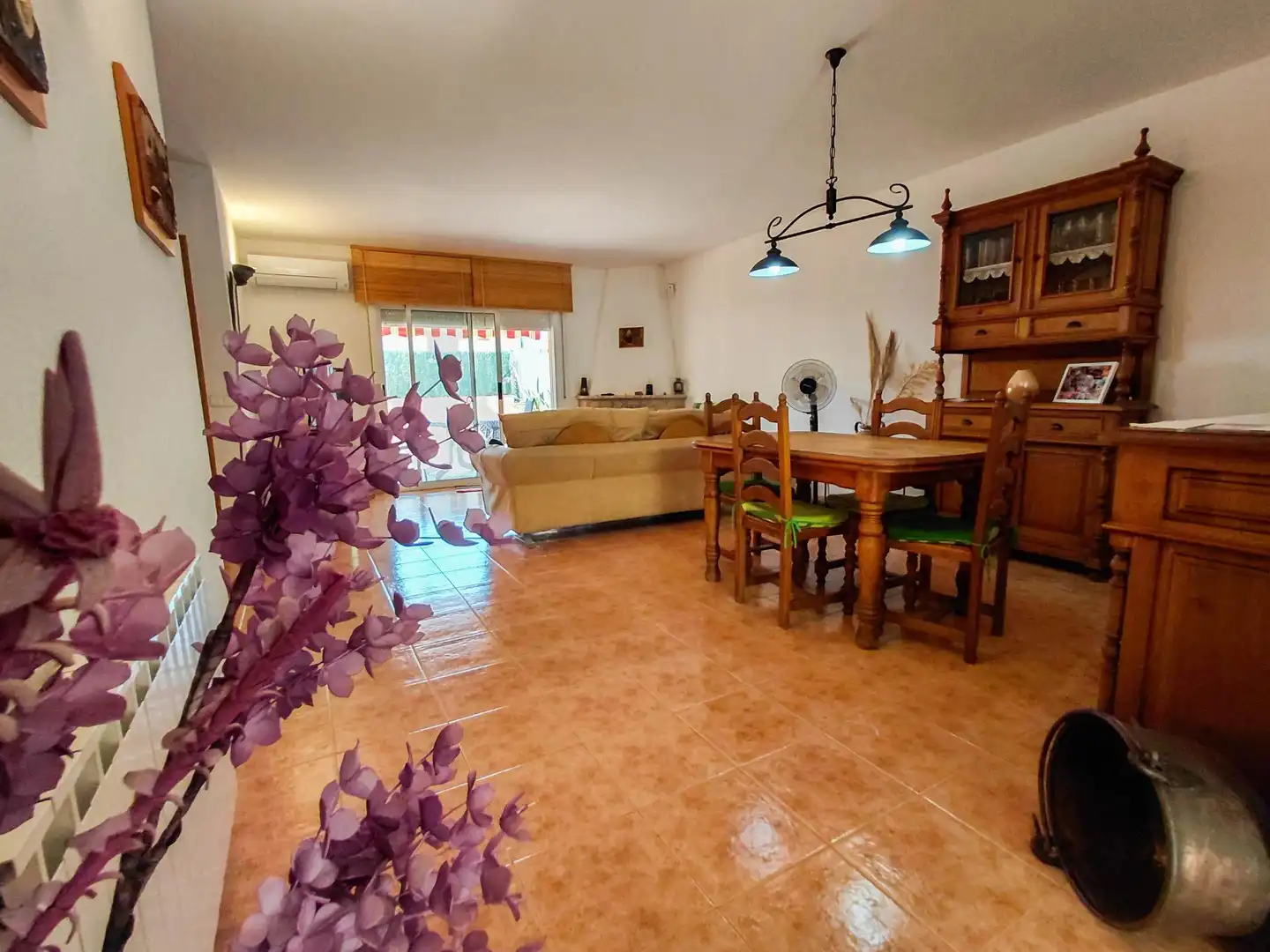 Sala d'estar de Casa adosada en venda en Cunit amb Aire condicionat, Calefacció i Terrassa