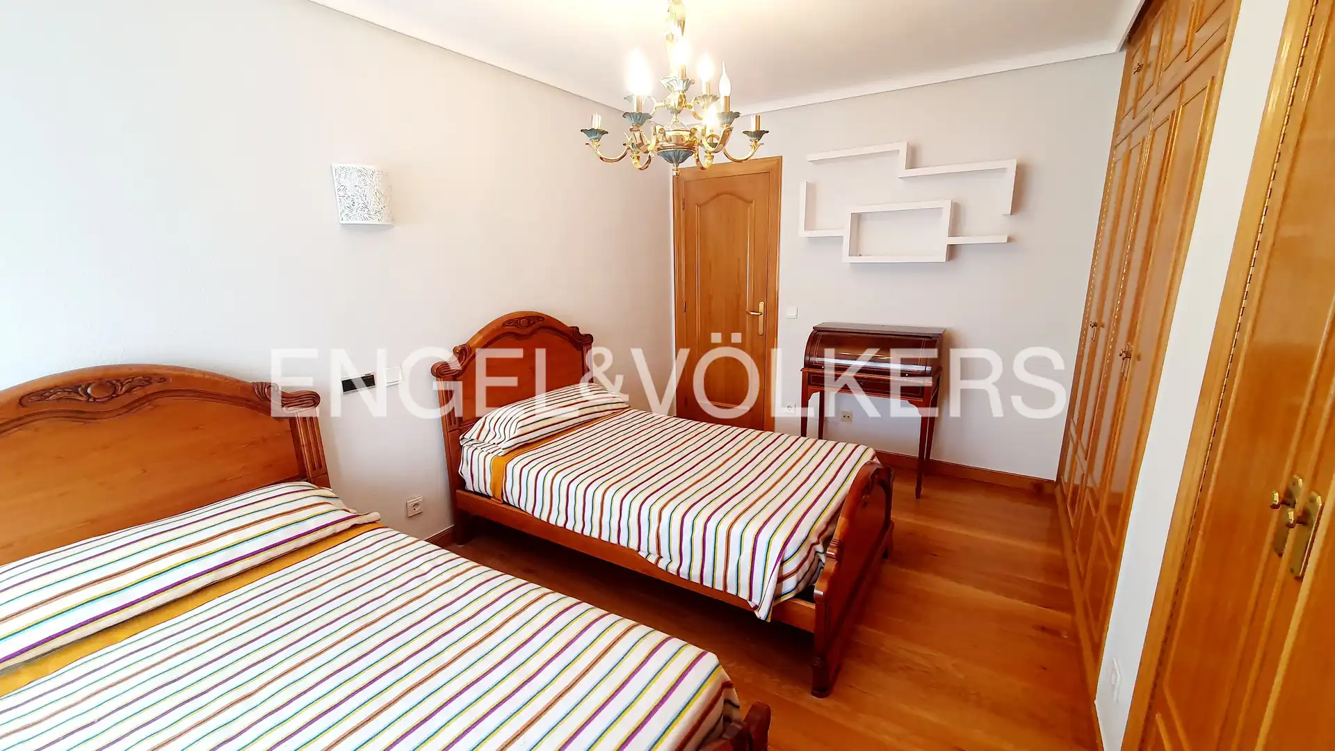 Habitación de Casa adosada en venta en Aguilar de Campoo con Calefacción, Jardín privado y Parquet