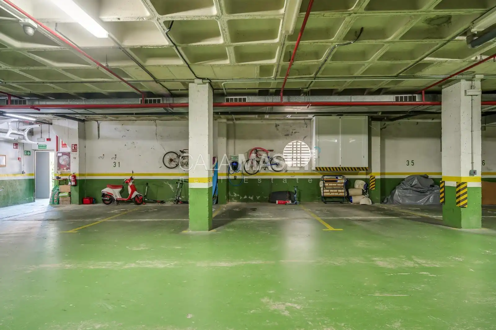 Aparcament de Dúplex en venda en Castell d'Aro, Platja d'Aro i s'Agaró amb Calefacció, Jardí privat i Piscina