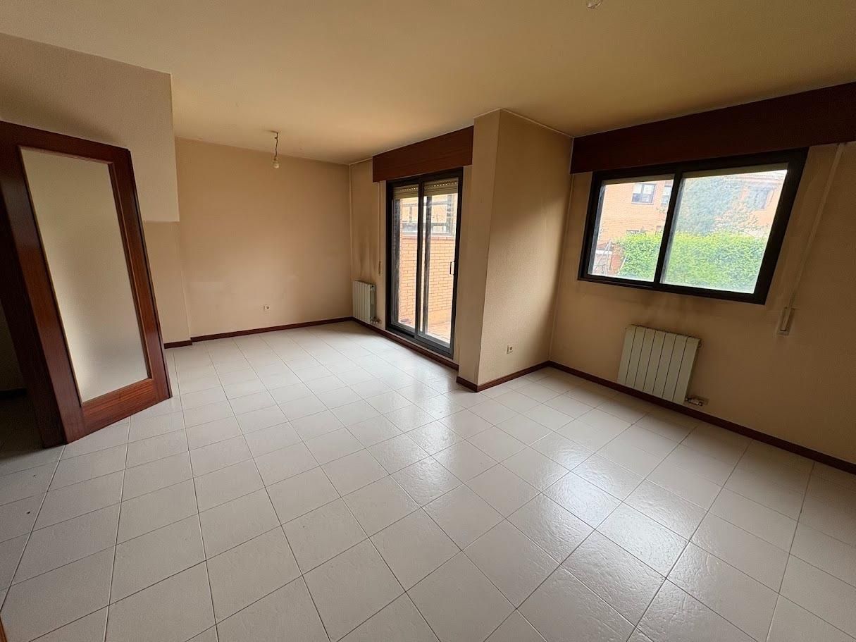 Living room of Single-family semi-detached for sale in Valladolid Capital  with Heating, Private garden and Terrace