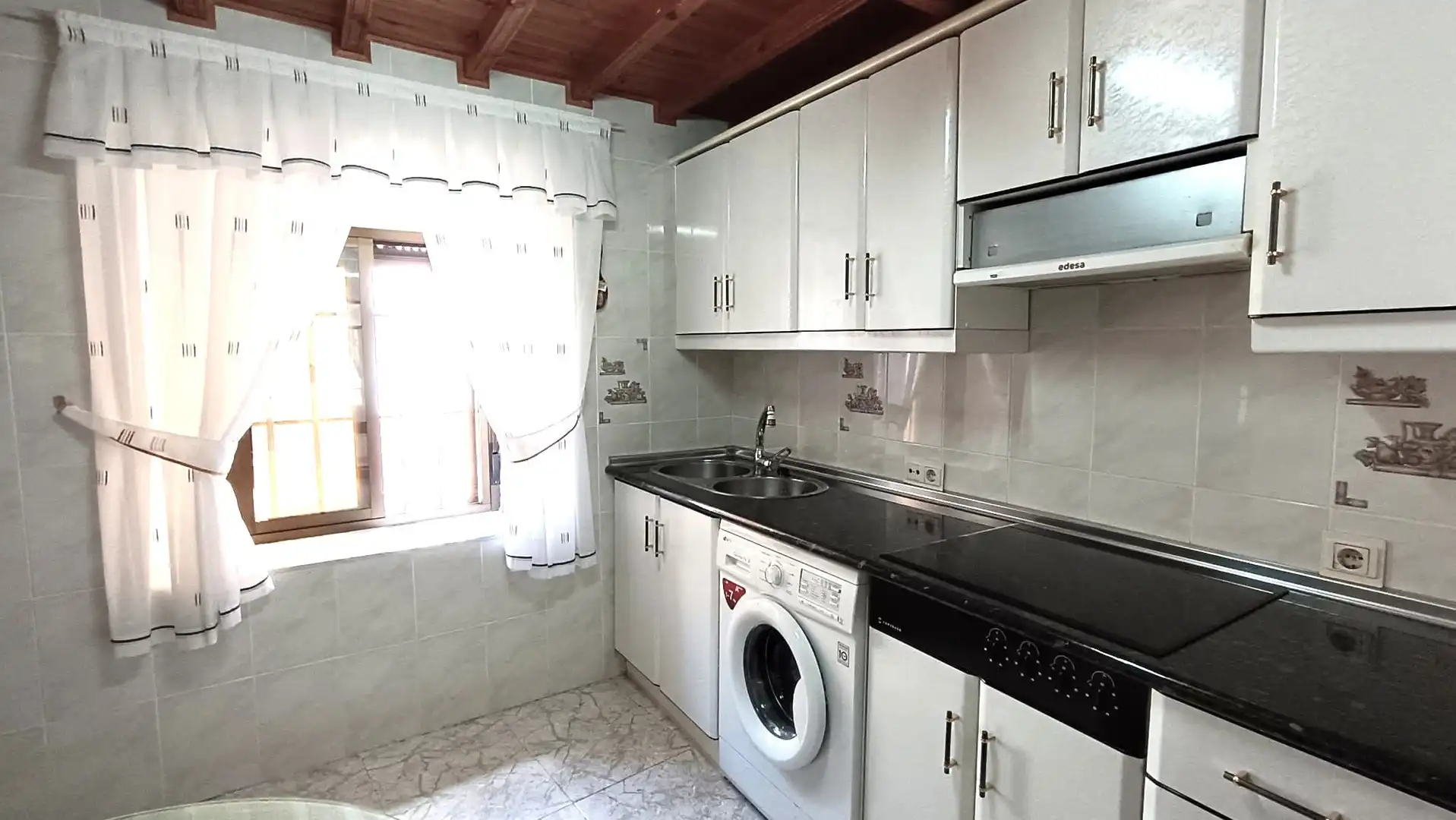 Cocina de Casa o chalet en venta en San Muñoz con Terraza y Trastero