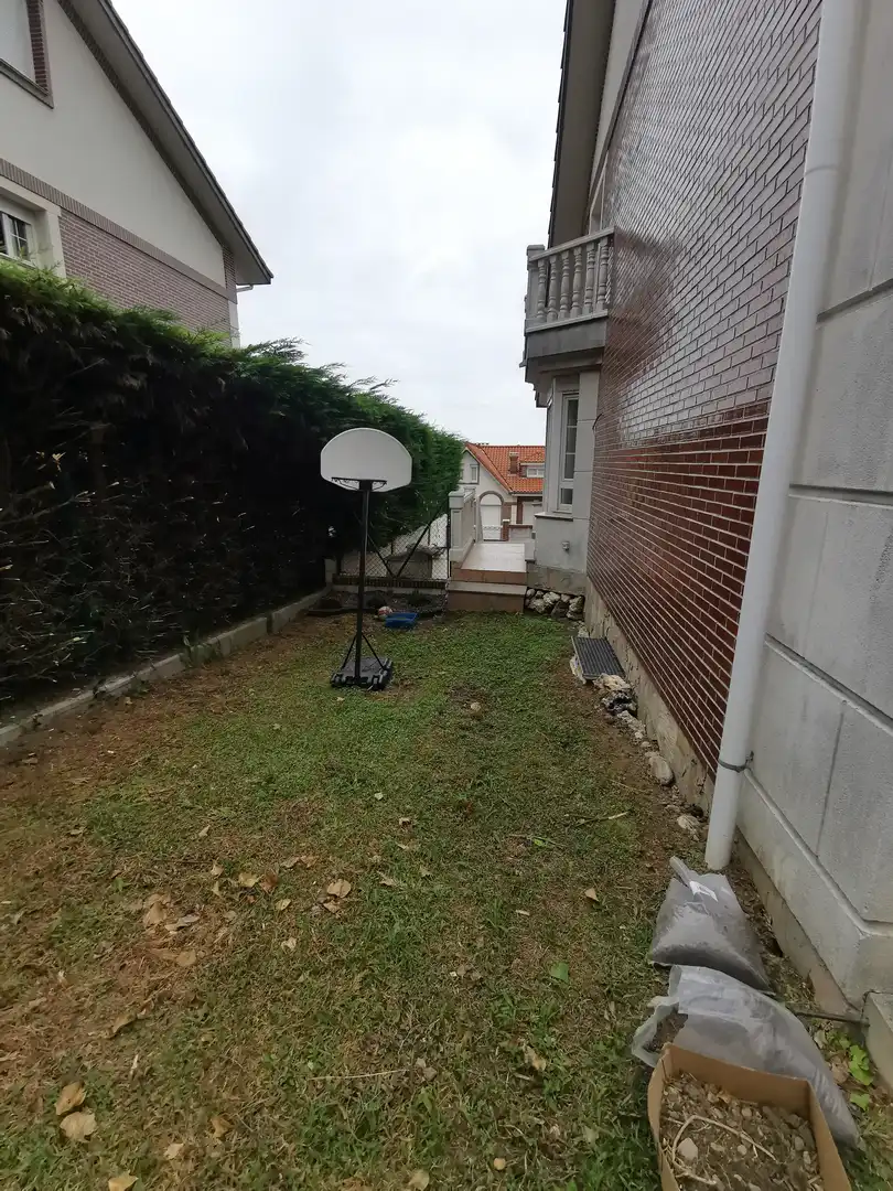 Jardí de Casa o xalet en venda en Castro-Urdiales amb Calefacció, Jardí privat i Terrassa