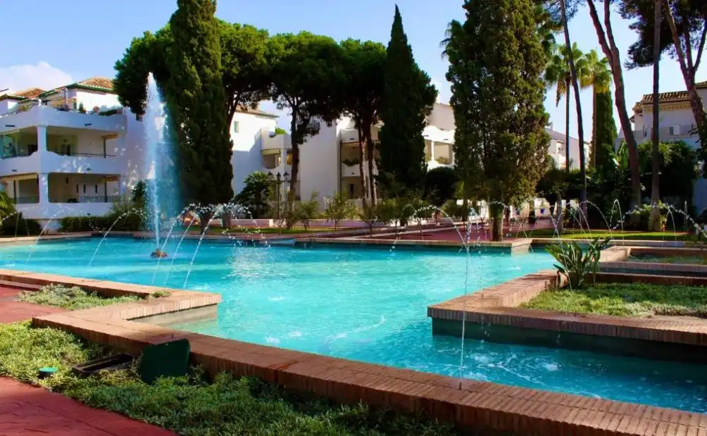 Piscina de Apartamento en venta en Estepona con Aire acondicionado, Calefacción y Terraza