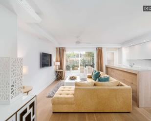 Sala d'estar de Apartament per a compartir en Marbella amb Aire condicionat i Terrassa