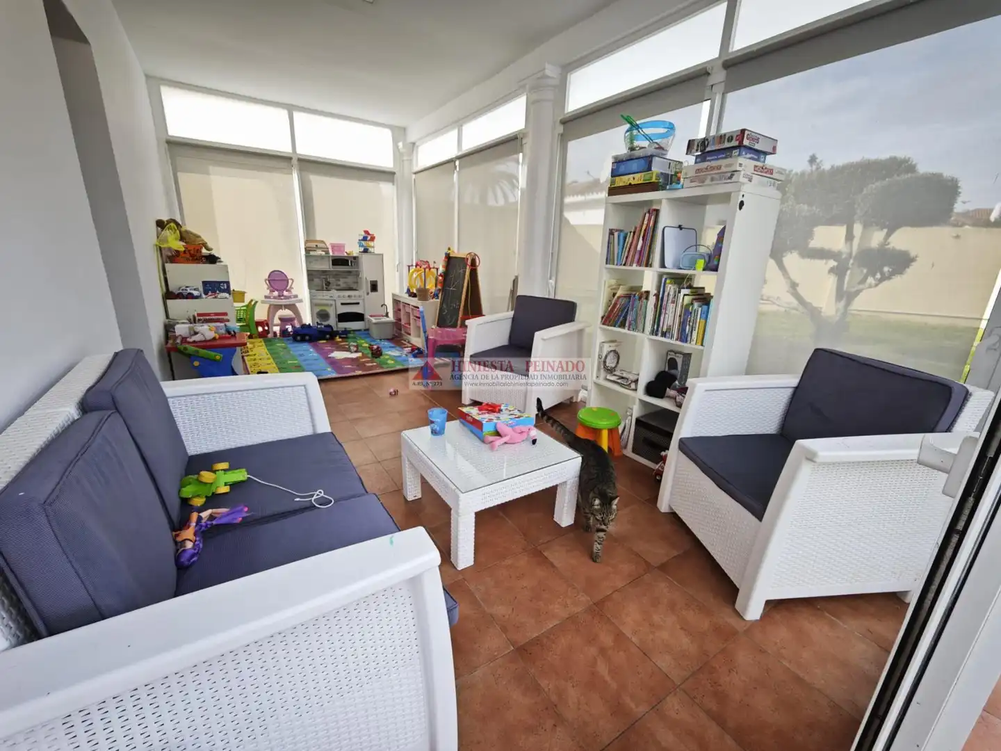 Sala d'estar de Casa o xalet en venda en El Puerto de Santa María amb Aire condicionat i Piscina
