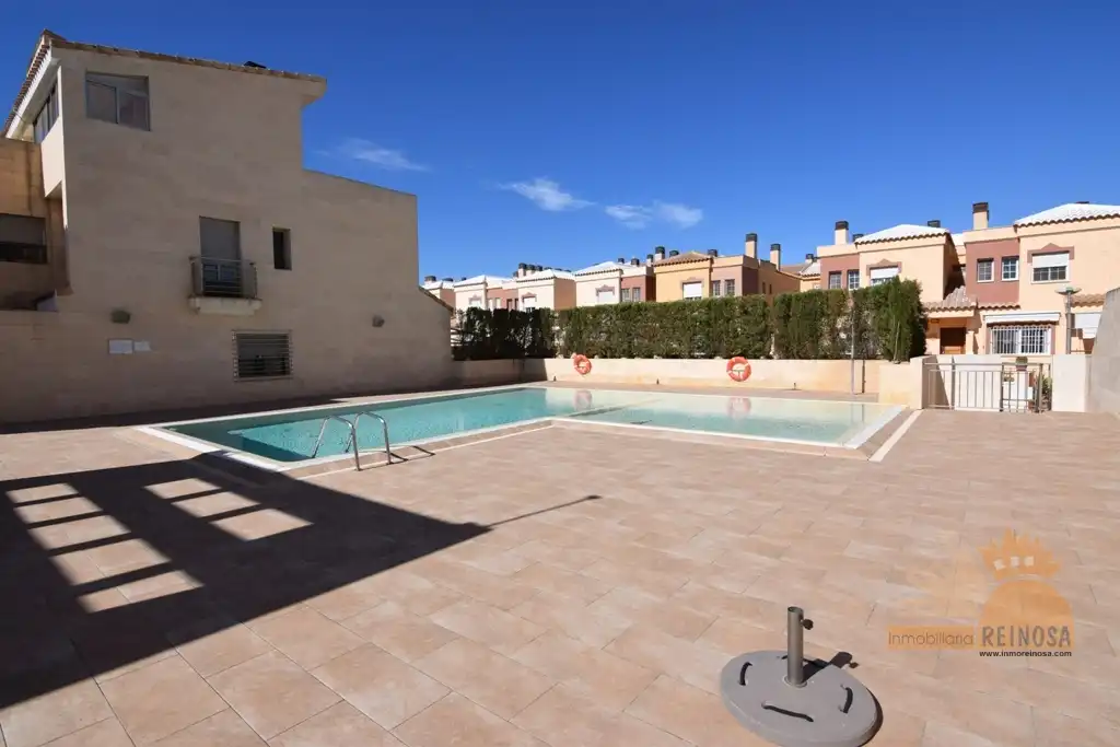 Piscina de Casa adosada de alquiler en Murcia con Aire acondicionado, Calefacción y Terraza