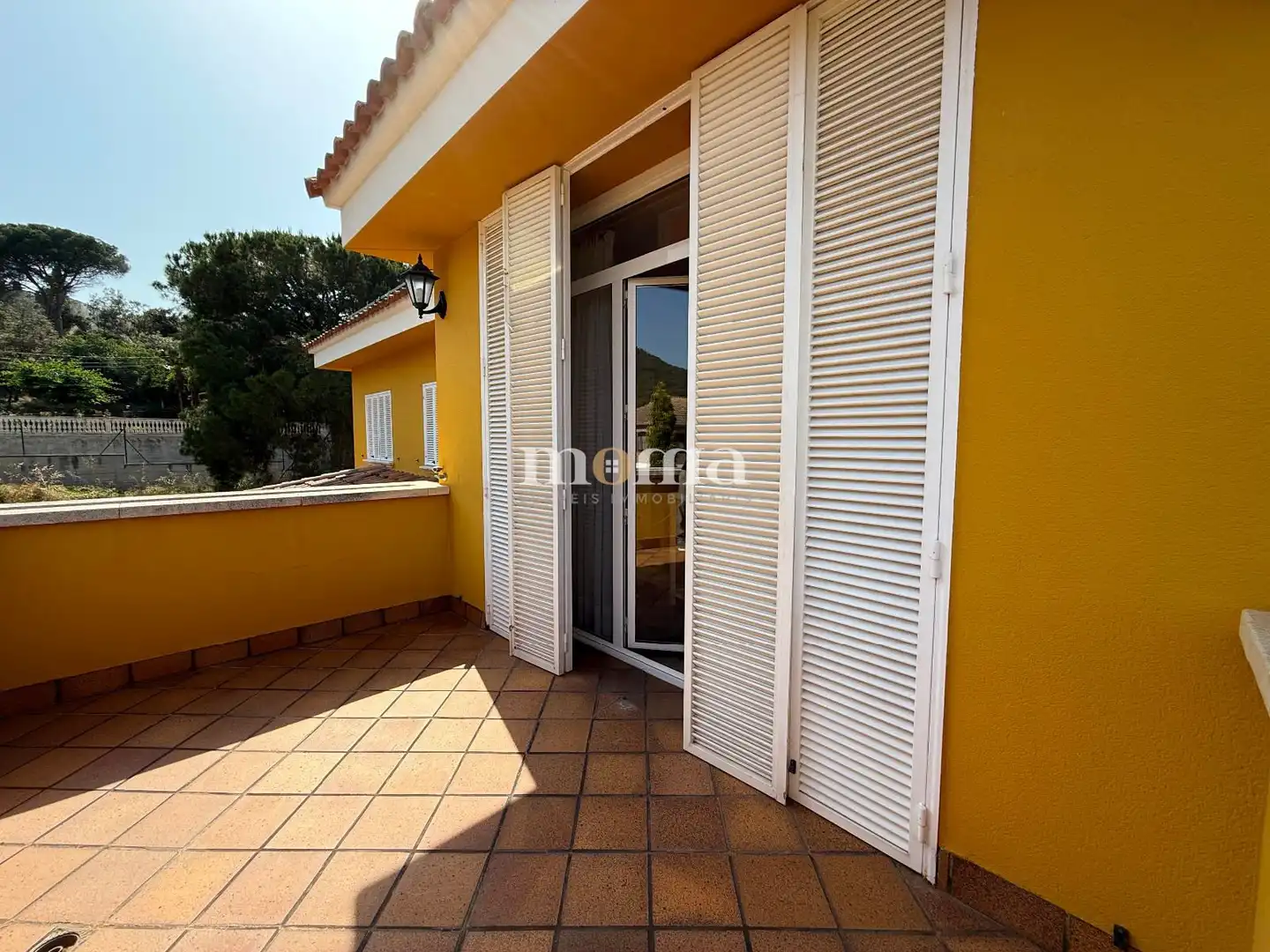 Vista exterior de Casa o xalet en venda en Montornès del Vallès amb Aire condicionat, Calefacció i Jardí privat