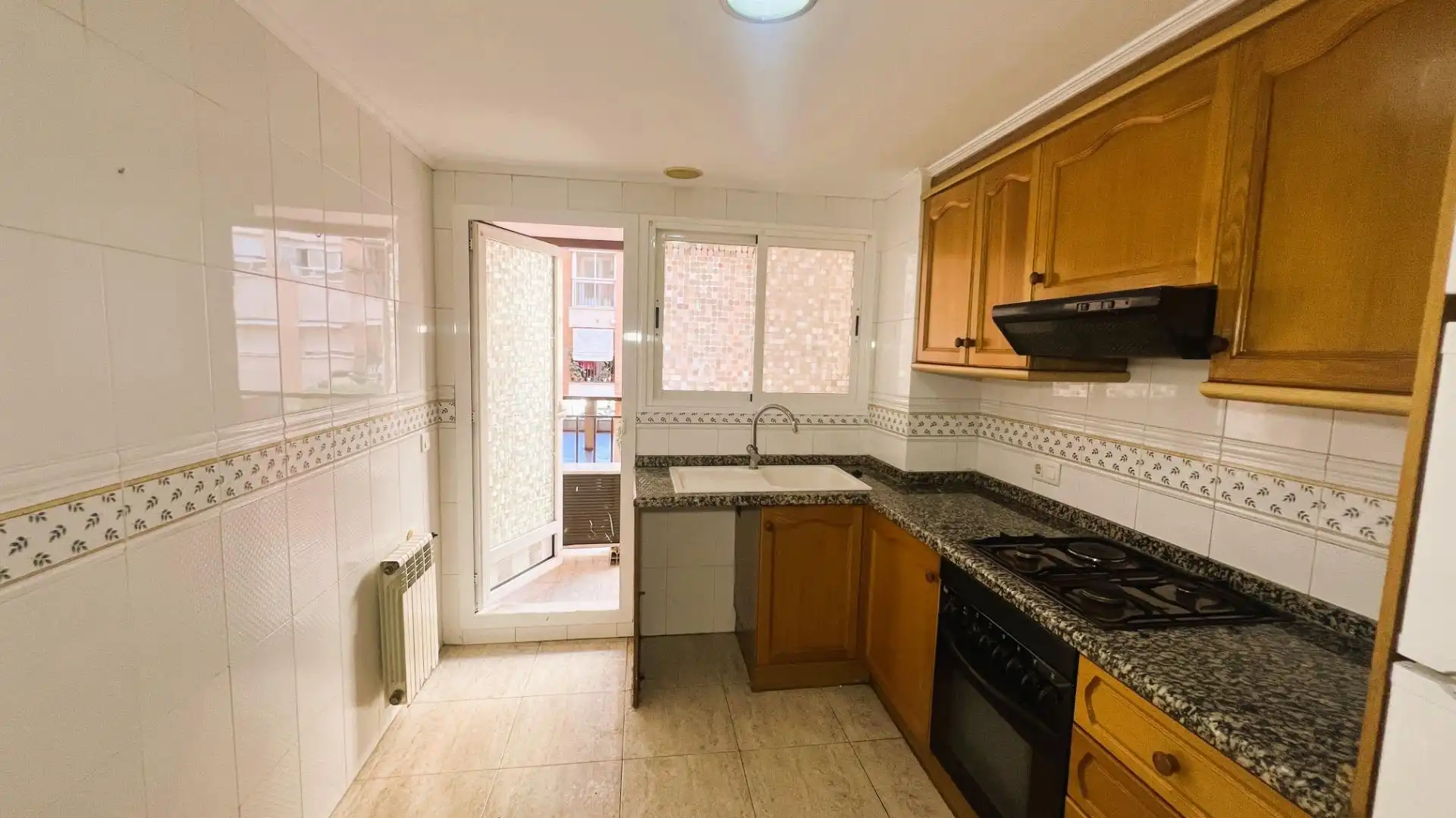 Piso con terraza en venta en Calle BERNAT ARTOLA 21, imagen 7