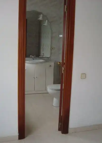 Baño de Casa adosada en venta en Llinars del Vallès con Calefacción, Jardín privado y Horno