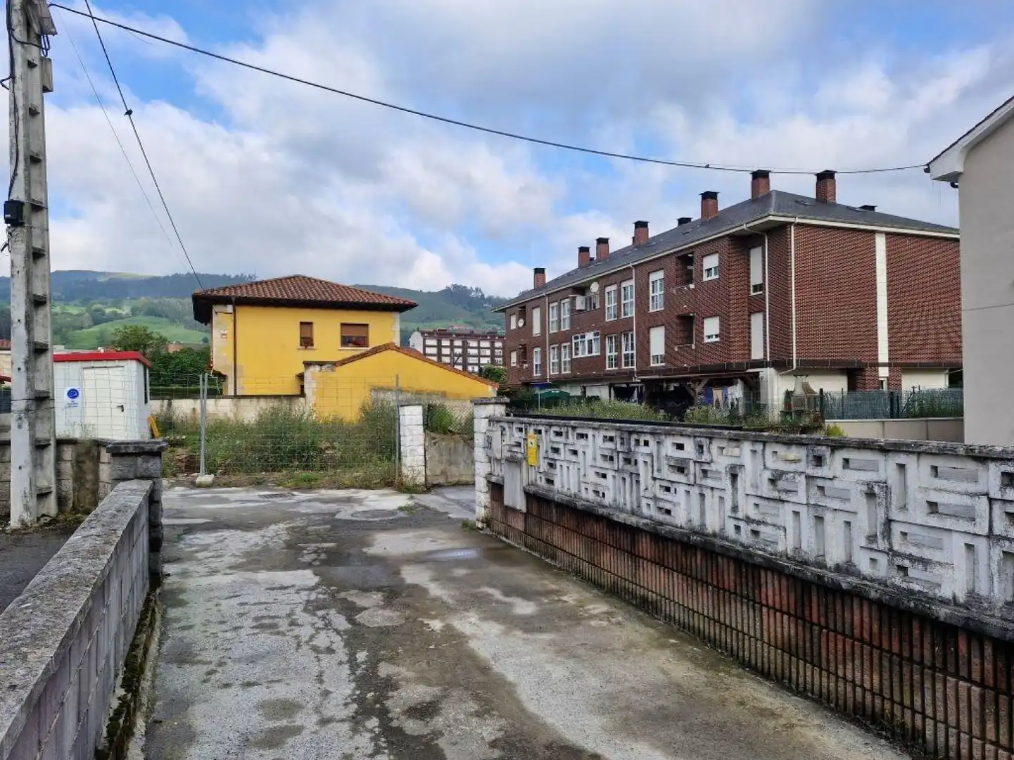 Vista exterior de Residencial en venda en Los Corrales de Buelna 