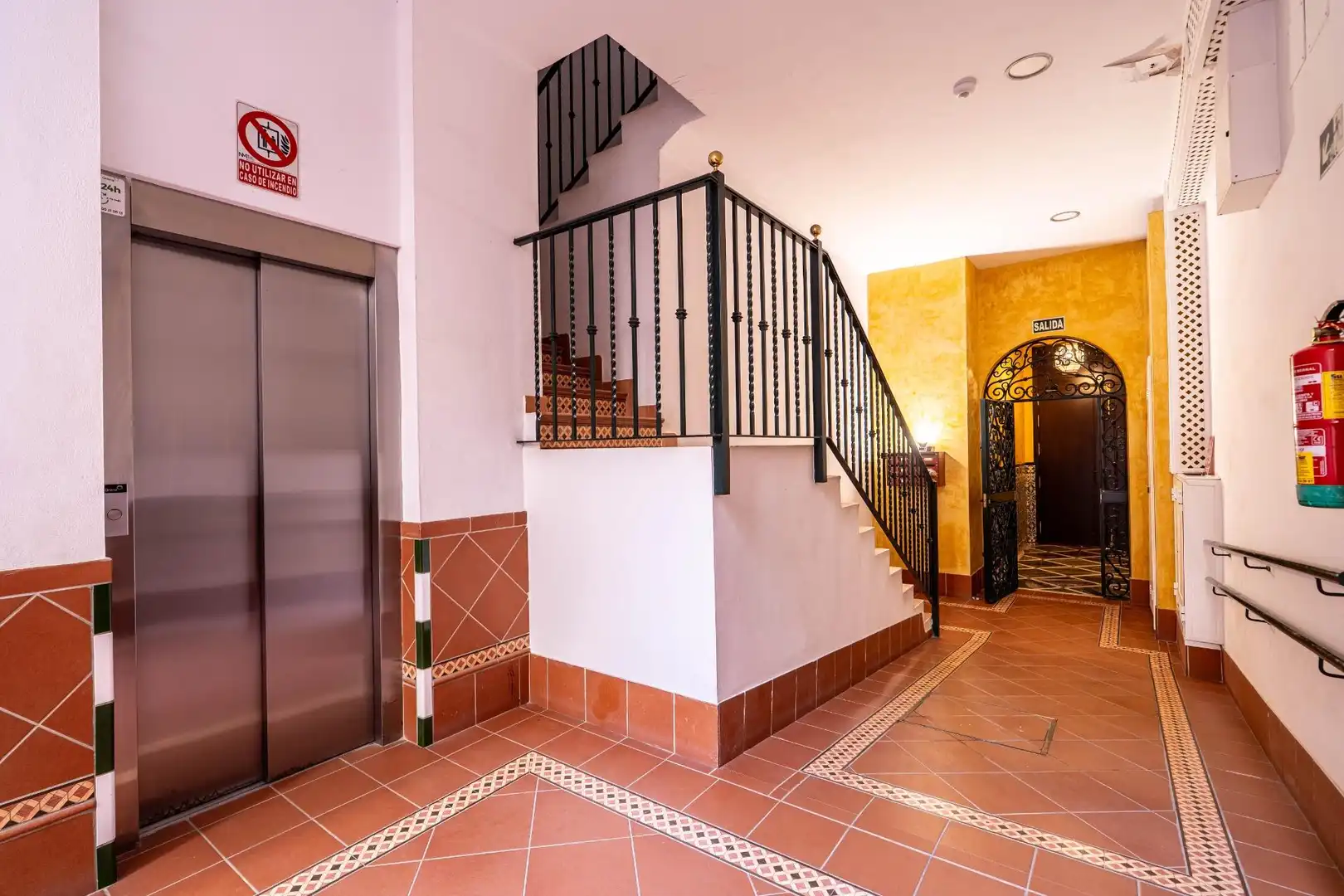 Dachboden zum Verkauf in  Sevilla Capital mit Klimaanlage, Terrasse und Abstellraum