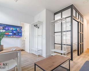 Bedroom of Apartment to share in  Madrid Capital  with Air Conditioner and Terrace