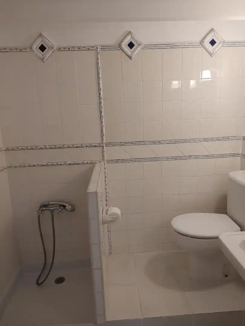 Badezimmer von Wohnung zur Miete in  Palma de Mallorca mit Möbliert, Waschmaschine und Fernseher