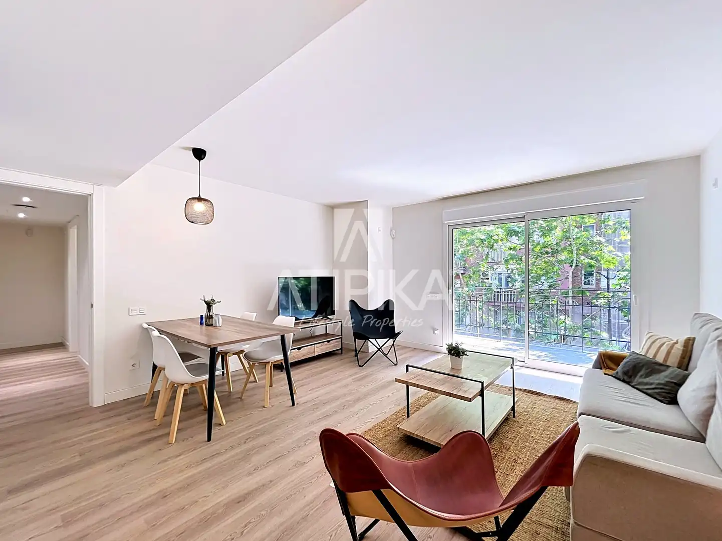 Außenansicht von Wohnung zum Verkauf in Barcelona mit Klimaanlage, Parkett und Balkon