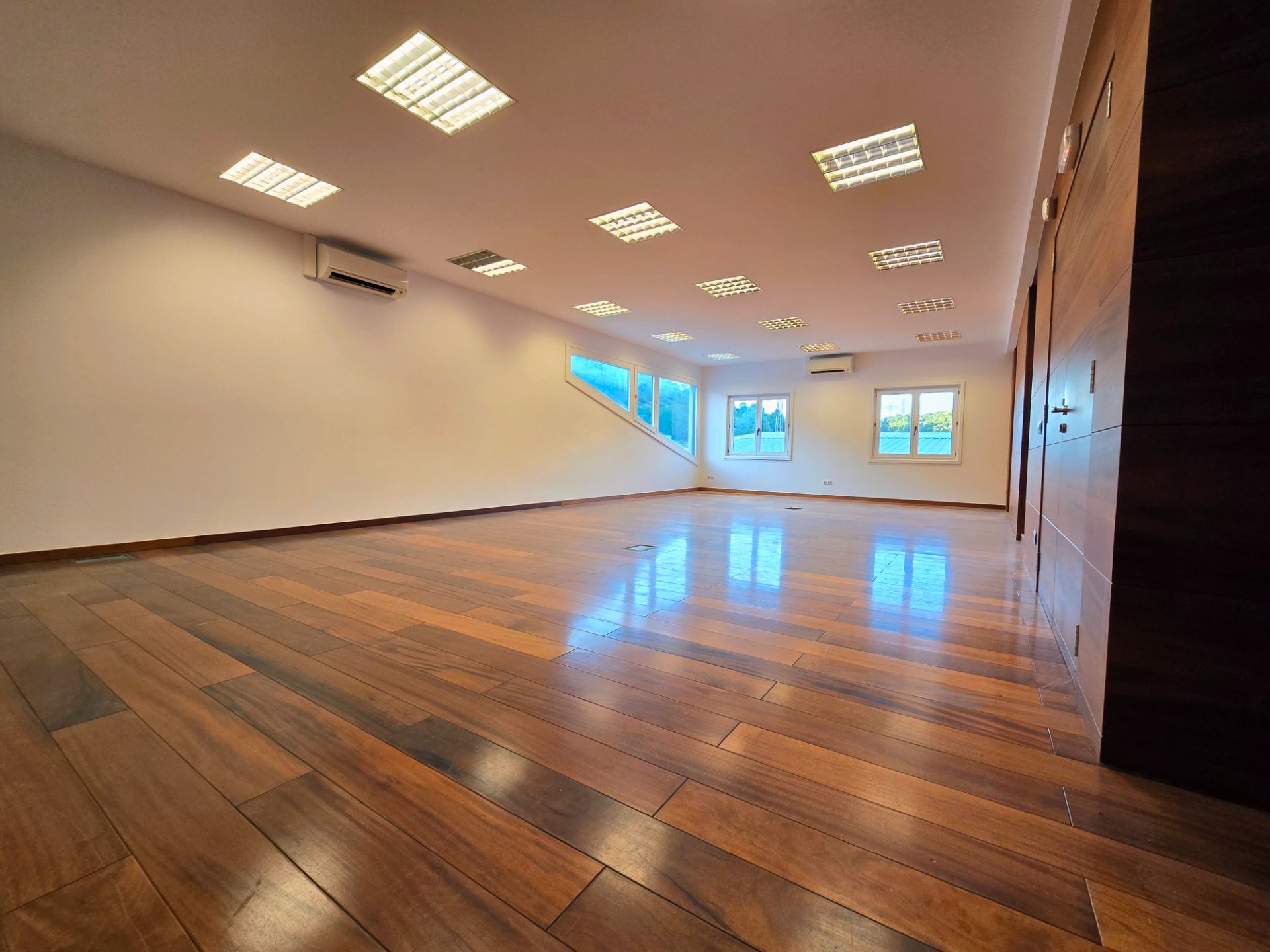 Office to rent in Aiguafreda  with Air Conditioner, Heating and Internet