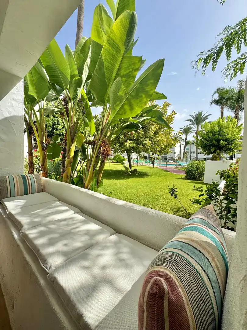 Garten von Erdgeschoss zur Miete in Estepona mit Klimaanlage, Terrasse und Schwimmbad