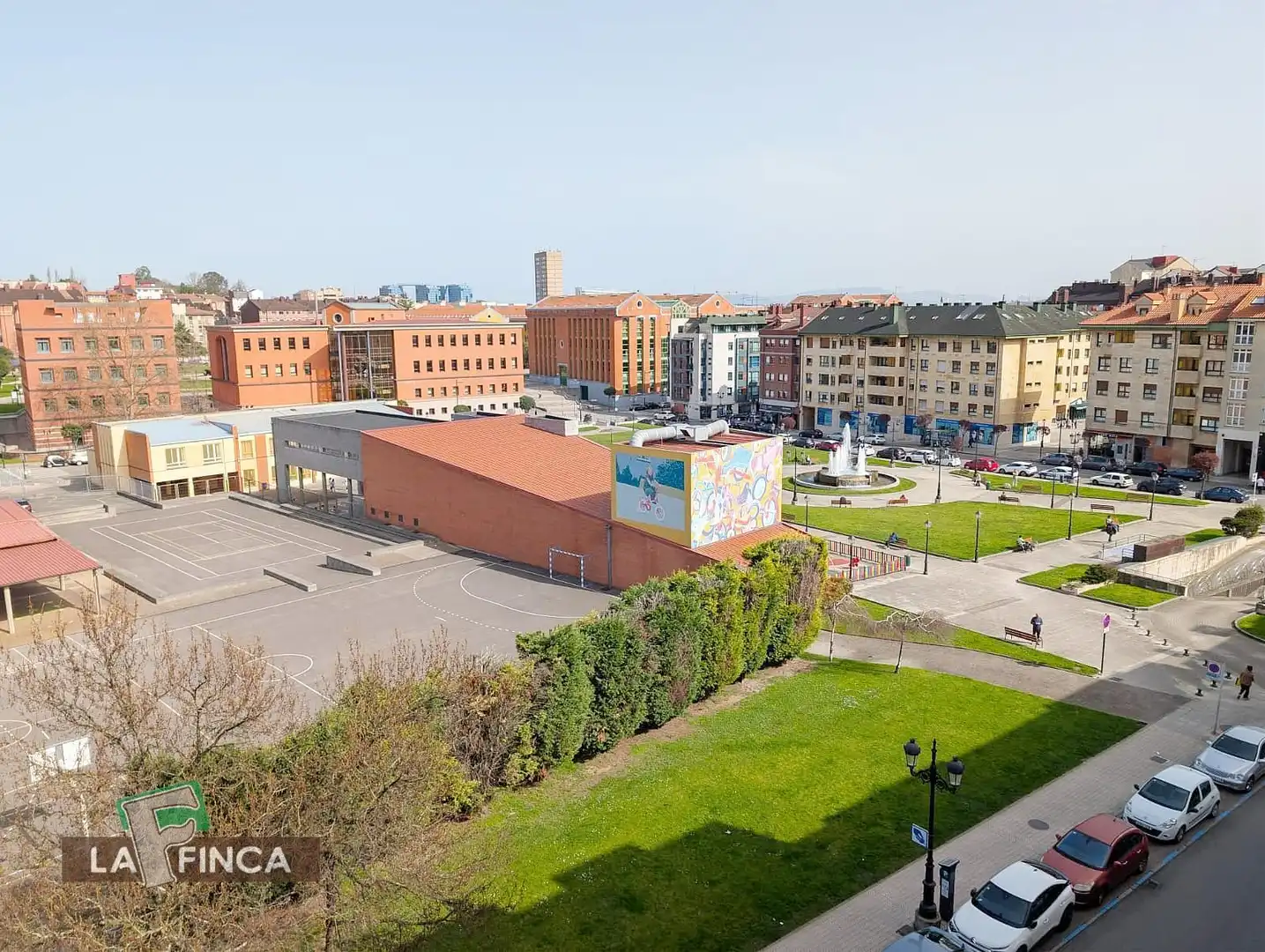 Vista exterior de Pis en venda en Oviedo  amb Calefacció, Parquet i Traster