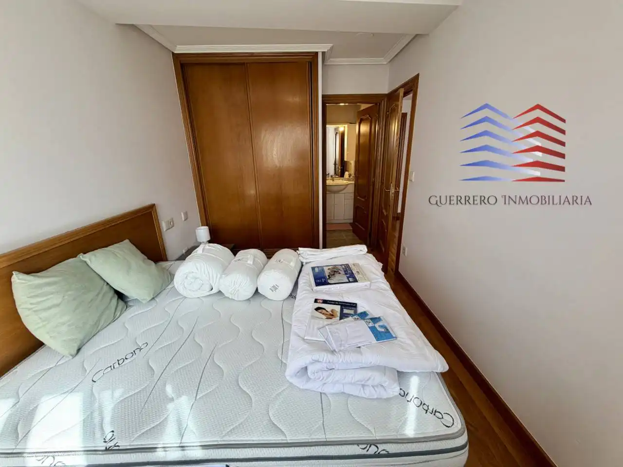 Bedroom of Apartments for rent in Ourense Capital   with Heating, Parquet flooring and Storage room