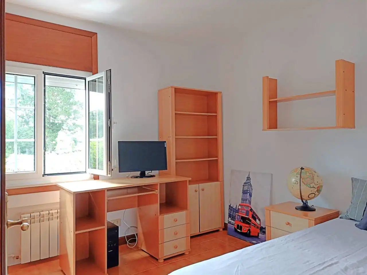 Habitación de Casa o chalet en venta en Oleiros con Calefacción
