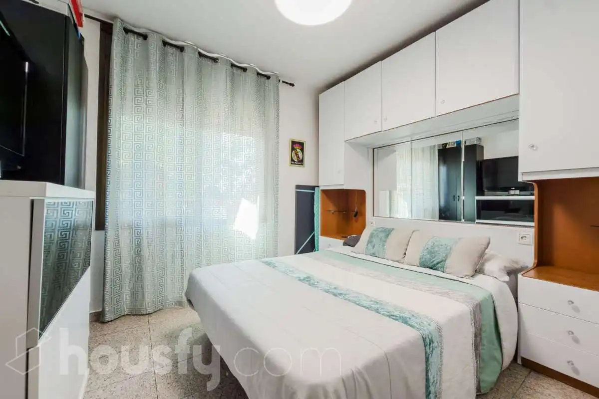 Habitación de Piso en venta en Badalona con Aire acondicionado, Calefacción y Amueblado