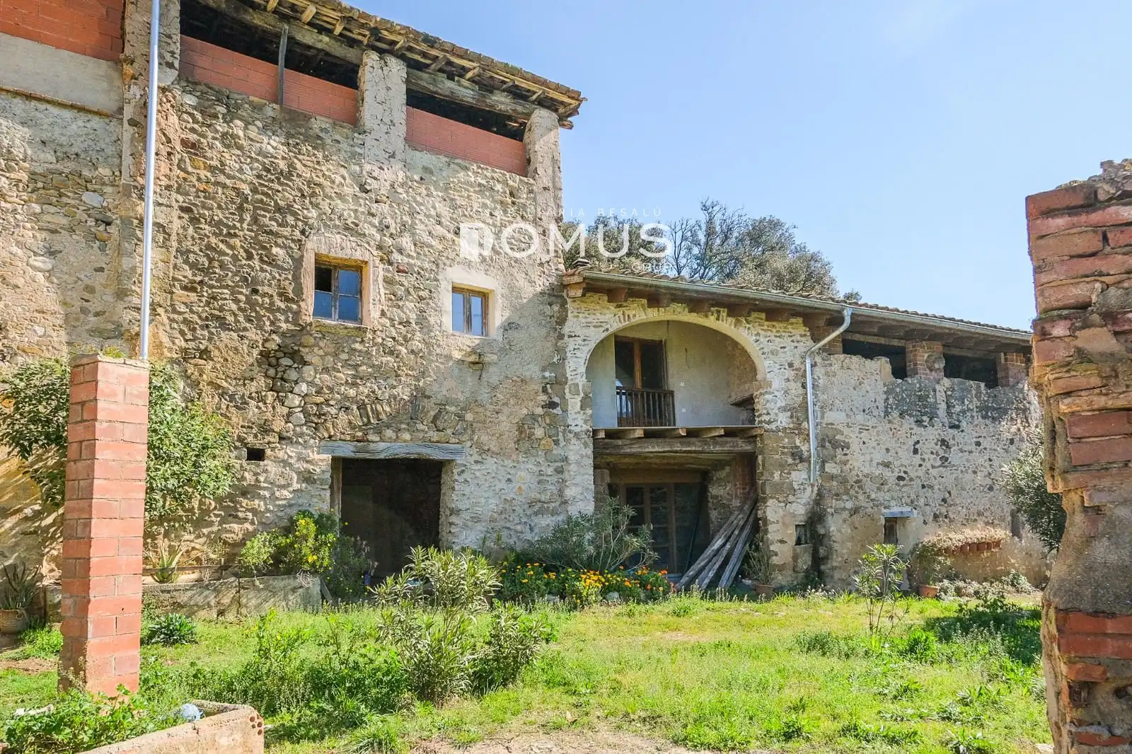 Exterior view of Country homes for sale in Besalú  with Private garden