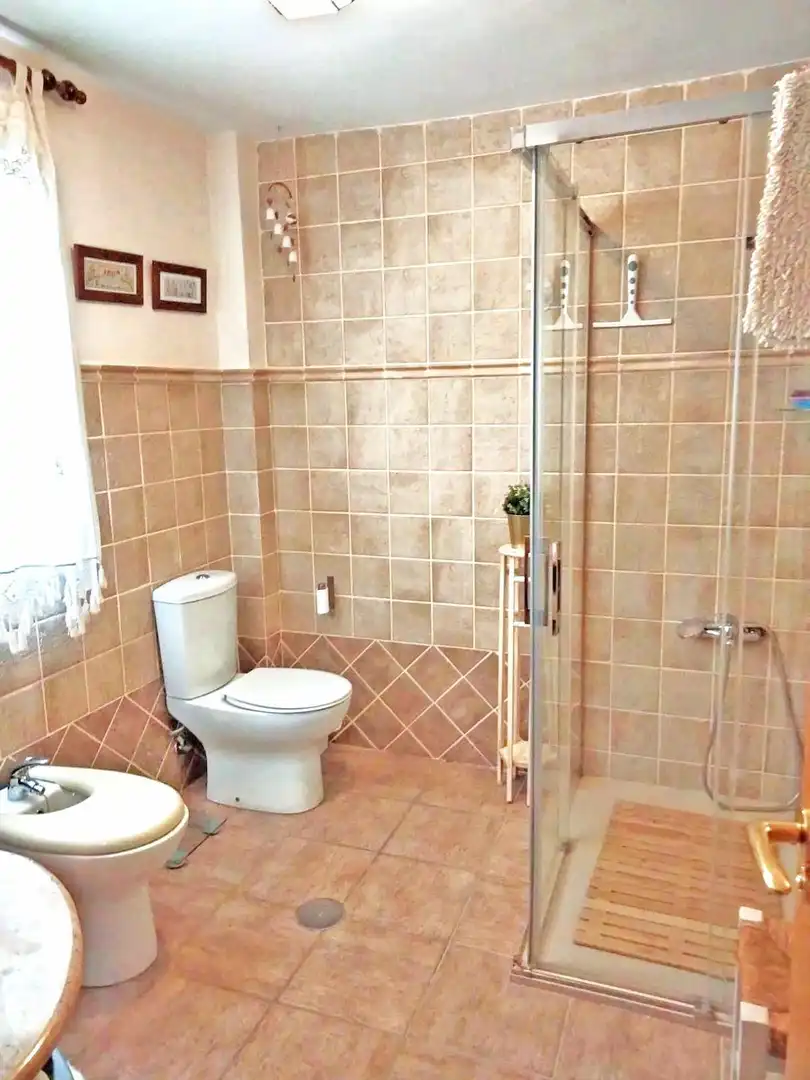 Bany de Casa o xalet en venda en Albolote amb Aire condicionat, Calefacció i Jardí privat
