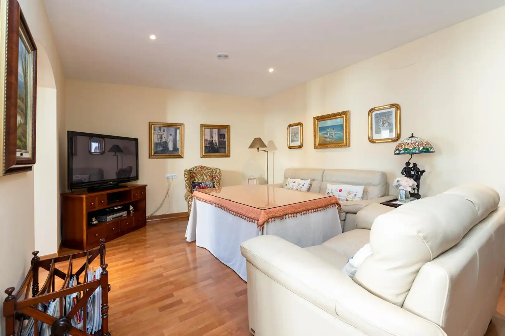 Living room of Detached homes for sale in Loja  with Air Conditioner, Heating and Parquet flooring