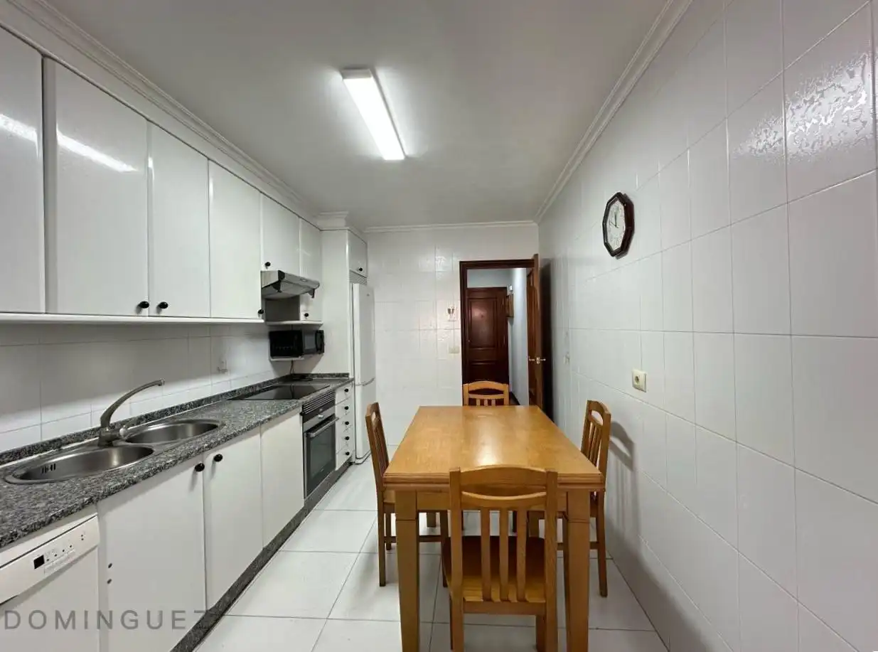 Kitchen of Flat for rent in Vigo   with Heating and Furnished