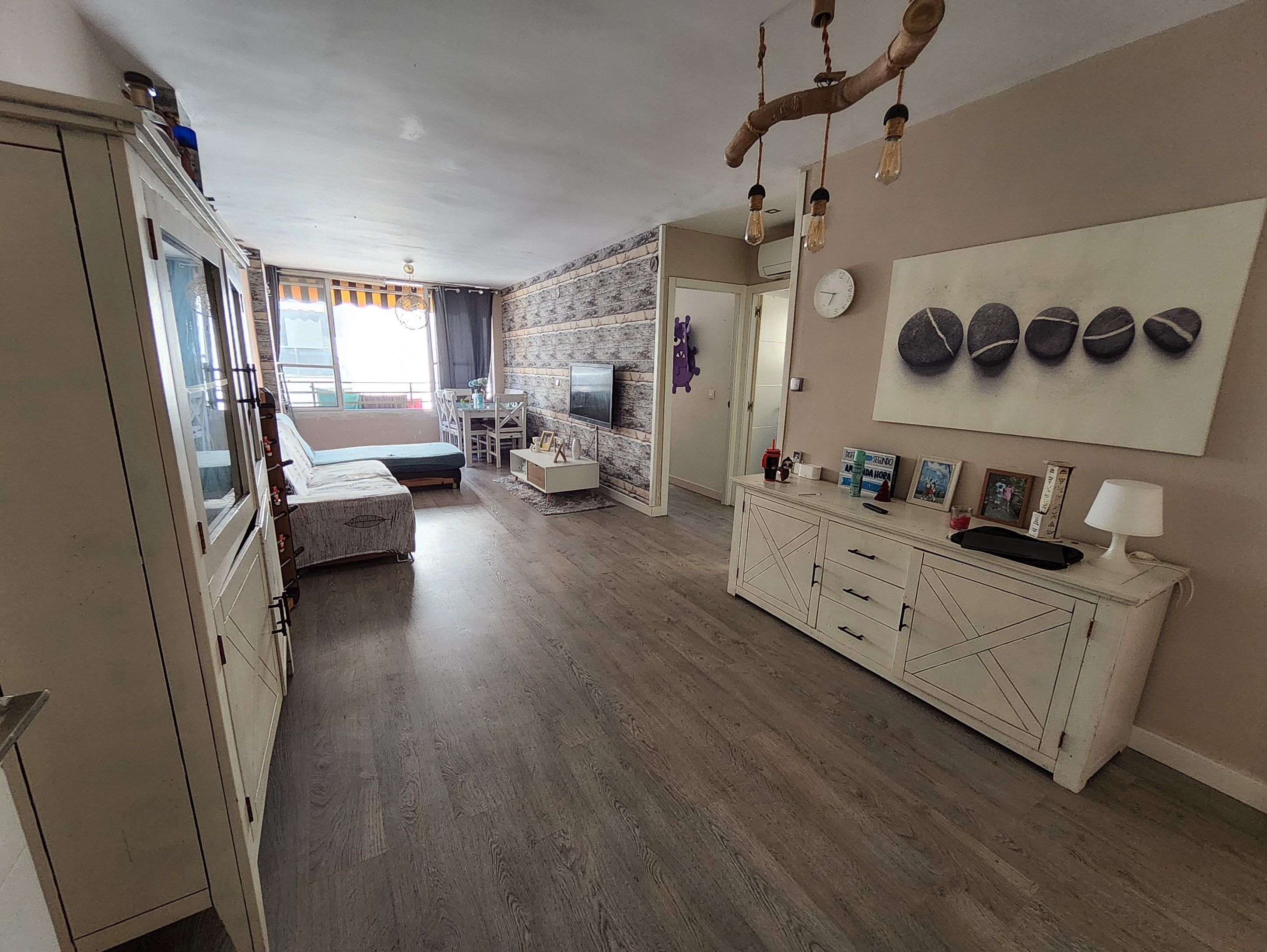 Sala d'estar de Pis en venda en Benidorm amb Parquet i Moblat