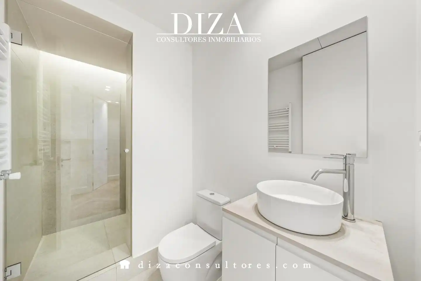 Bathroom of Flat for sale in Madrid  with Air Conditioner, Heating and Parquet flooring