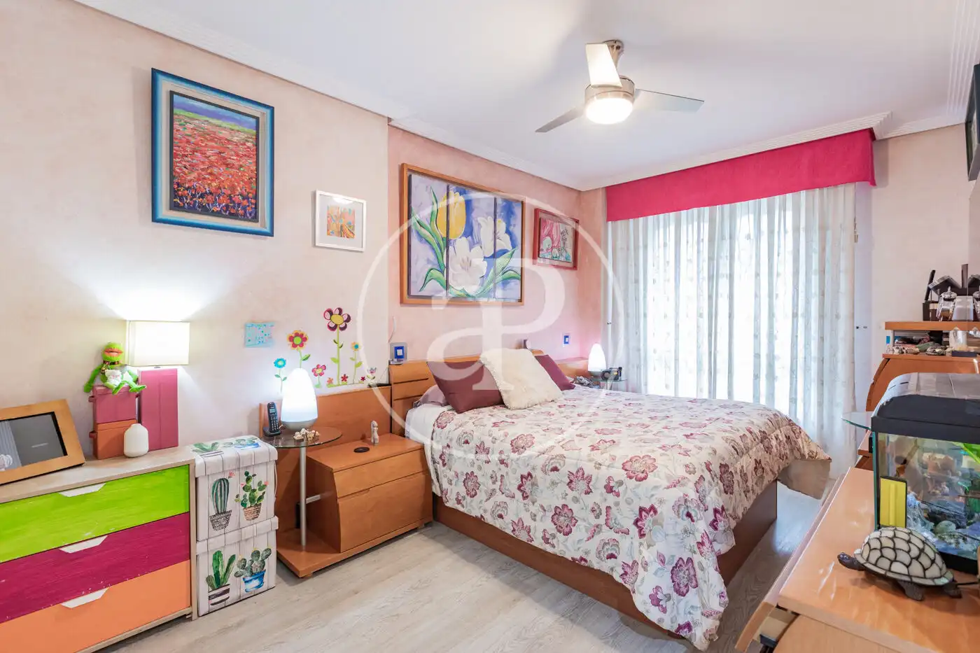 Habitación de Casa adosada en venta en San Sebastián de los Reyes con Aire acondicionado, Calefacción y Jardín privado