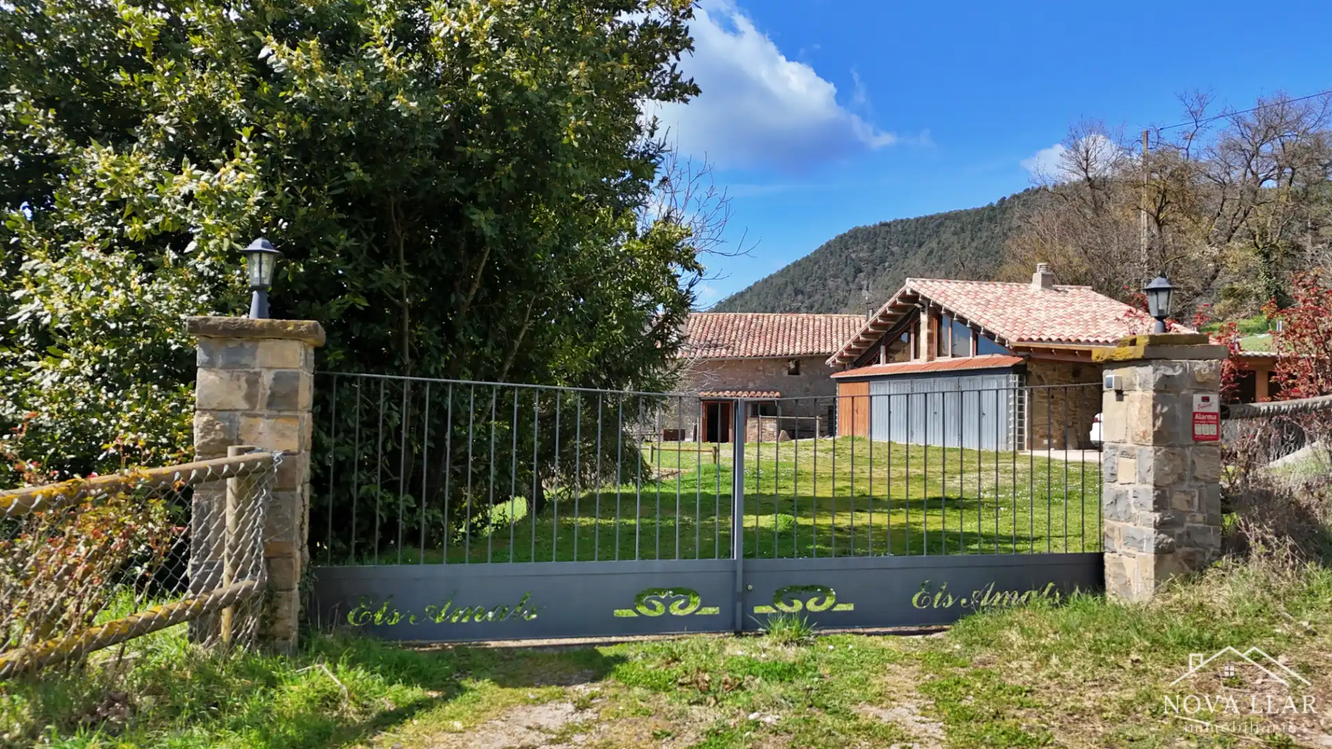 Vista exterior de Finca rústica en venta en Les Llosses con Calefacción, Jardín privado y Parquet