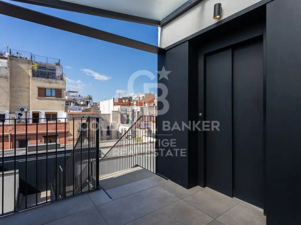 Vista exterior de Àtic en venda en Barcelona amb Aire condicionat, Terrassa i Piscina