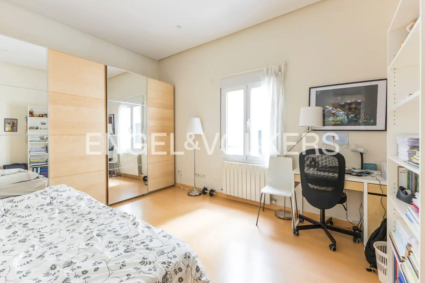 Dormitori de Apartament de lloguer en Madrid amb Aire condicionat i Calefacció